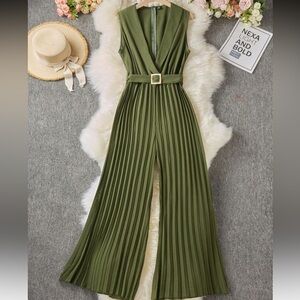 NWT Sultry and Slimming Wide Leg Olive Green Pleated Jumpsuit Belted